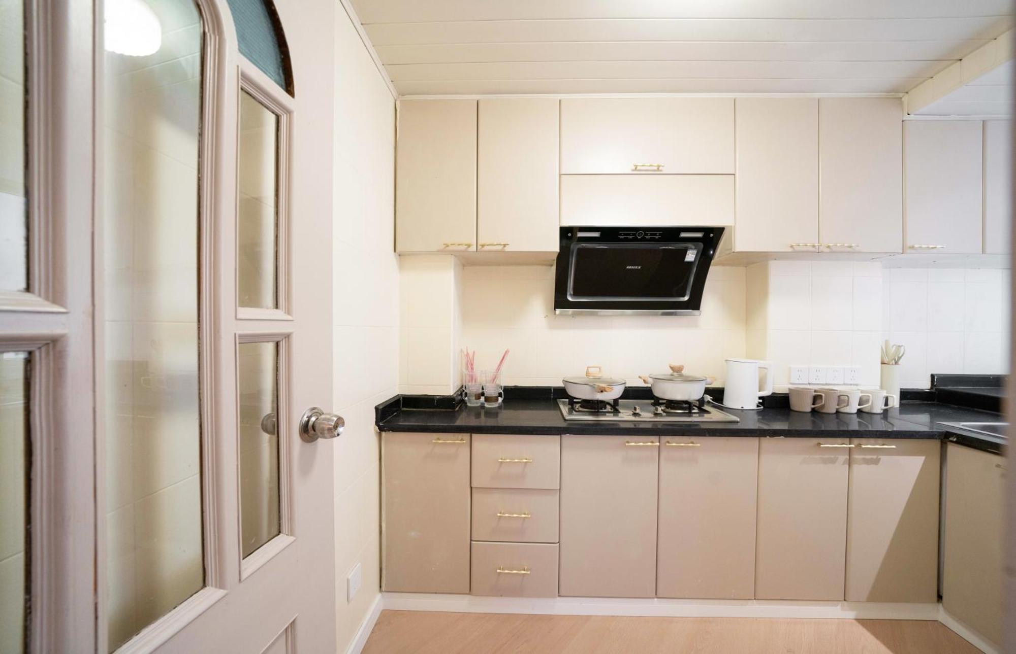 Moli B&b-right On Nanjing East Road The Bund 2-bedrooms With Elevator Ment Near The Subway *