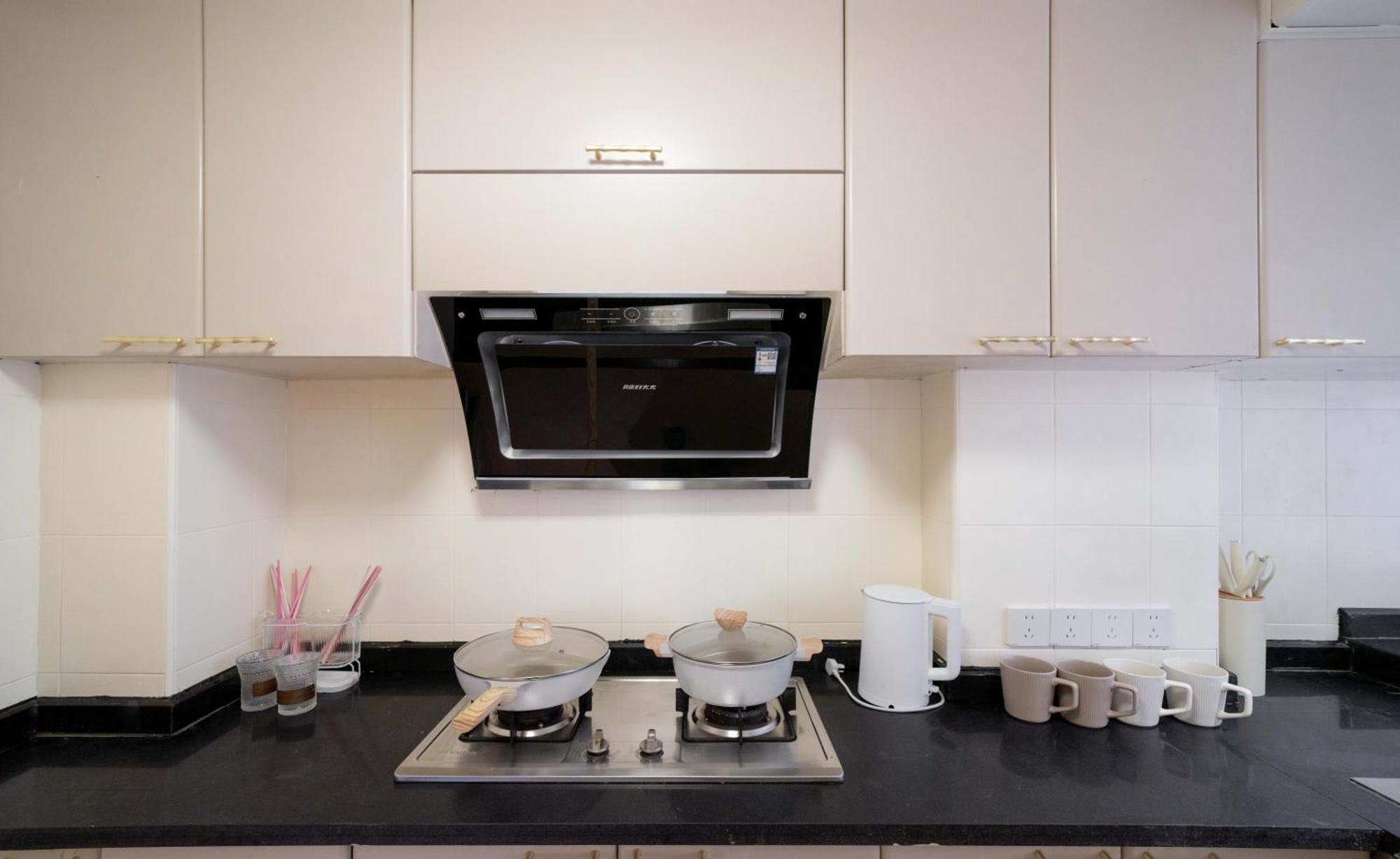 Apartment Moli B&b-right On Nanjing East Road The Bund 2-bedrooms With Elevator Ment Near The Subway Shanghai