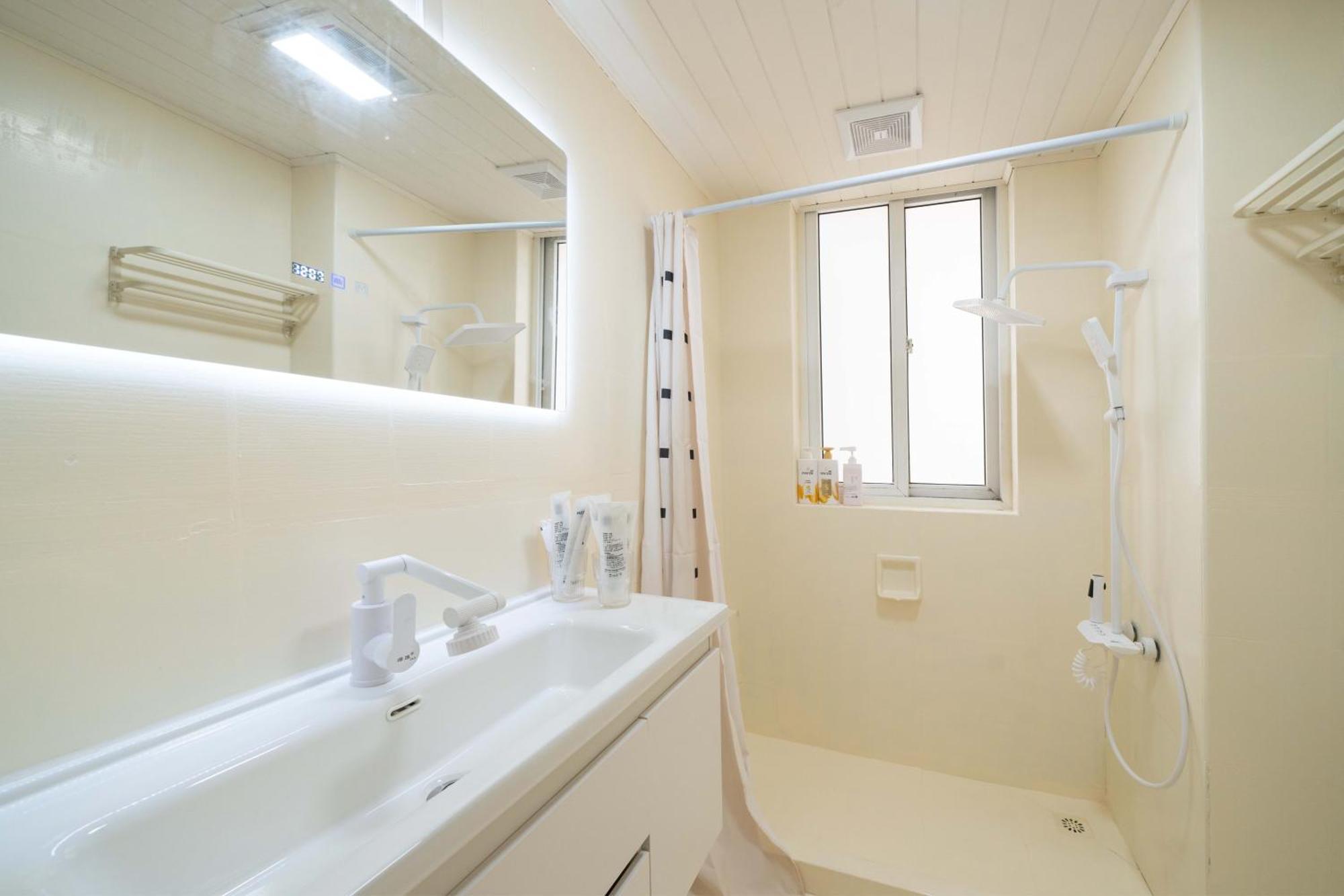 Moli B&b-right On Nanjing East Road The Bund 2-bedrooms With Elevator Ment Near The Subway Apartment Shanghai