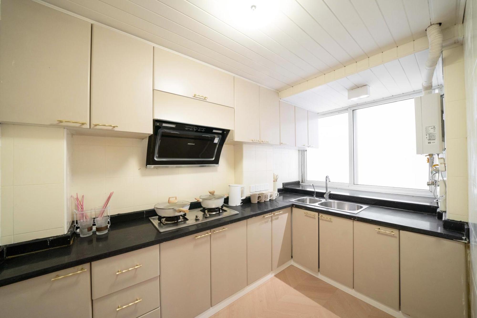 Apartment Moli B&b-right On Nanjing East Road The Bund 2-bedrooms With Elevator Ment Near The Subway
