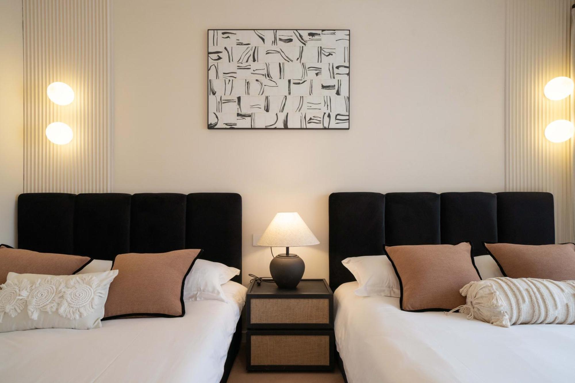 Moli B&b-right On Nanjing East Road The Bund 2-bedrooms With Elevator Ment Near The Subway Apartment