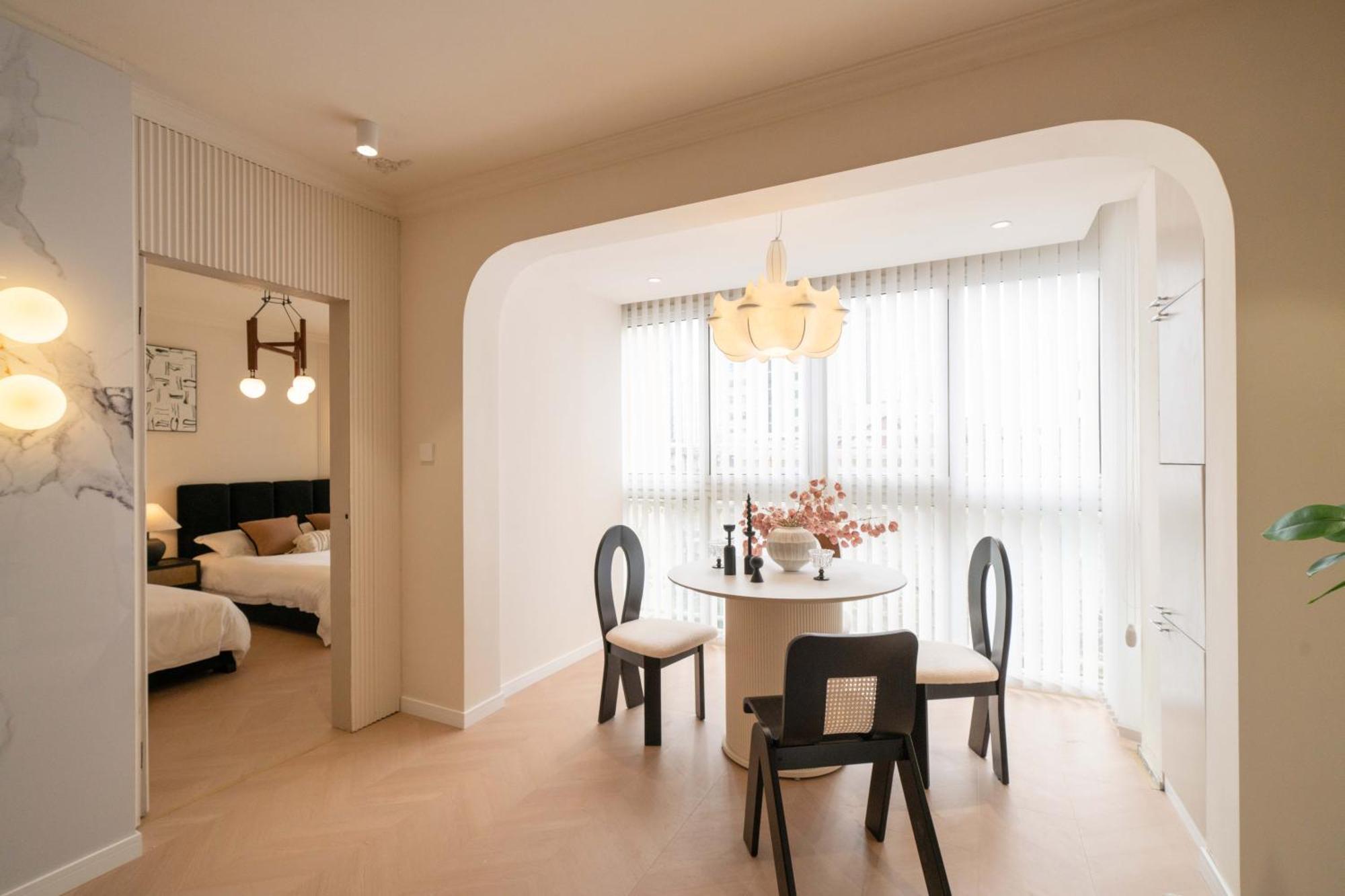 Moli B&b-right On Nanjing East Road The Bund 2-bedrooms With Elevator Ment Near The Subway Apartment *