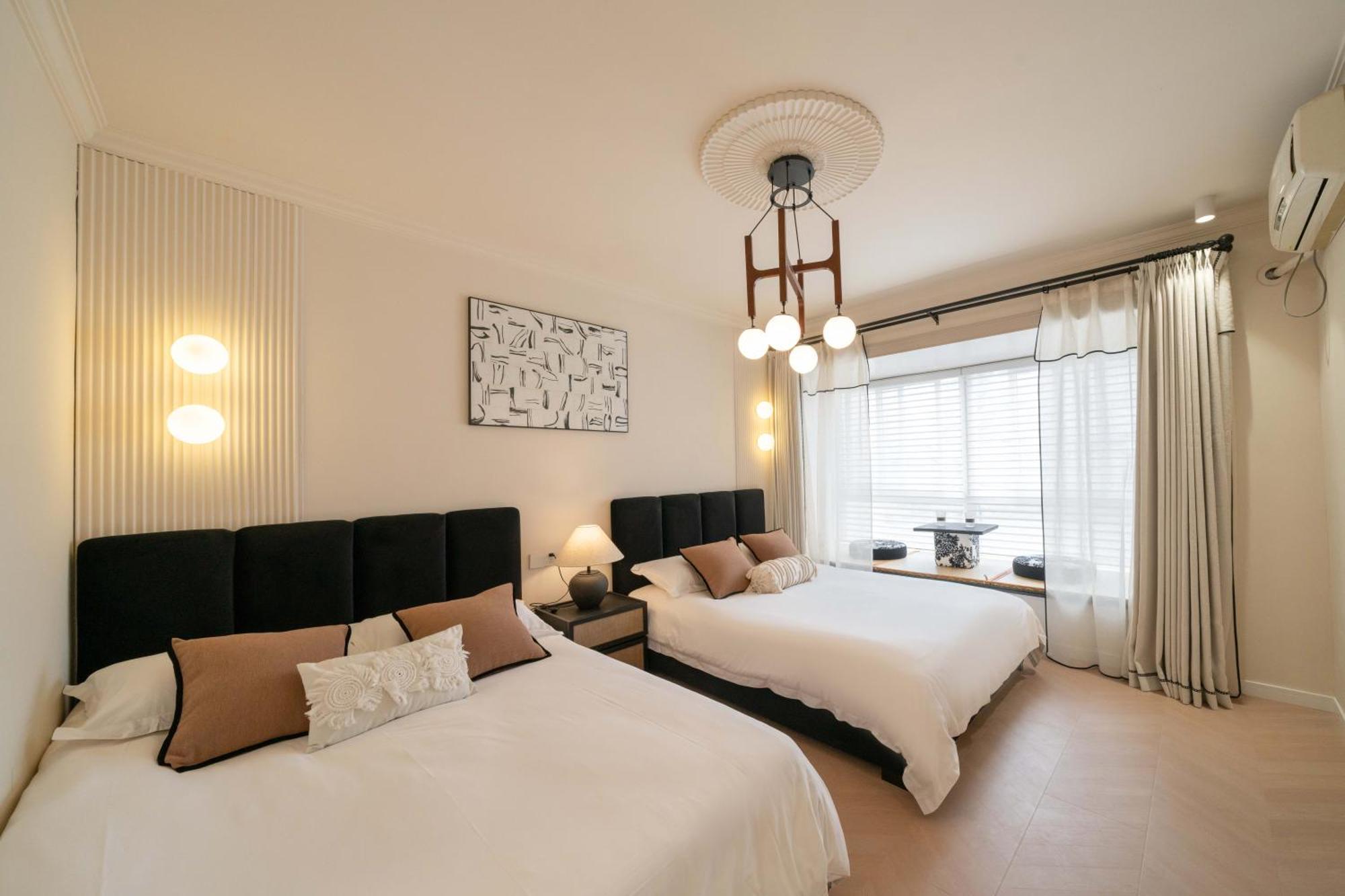 Moli B&b-right On Nanjing East Road The Bund 2-bedrooms With Elevator Ment Near The Subway *
