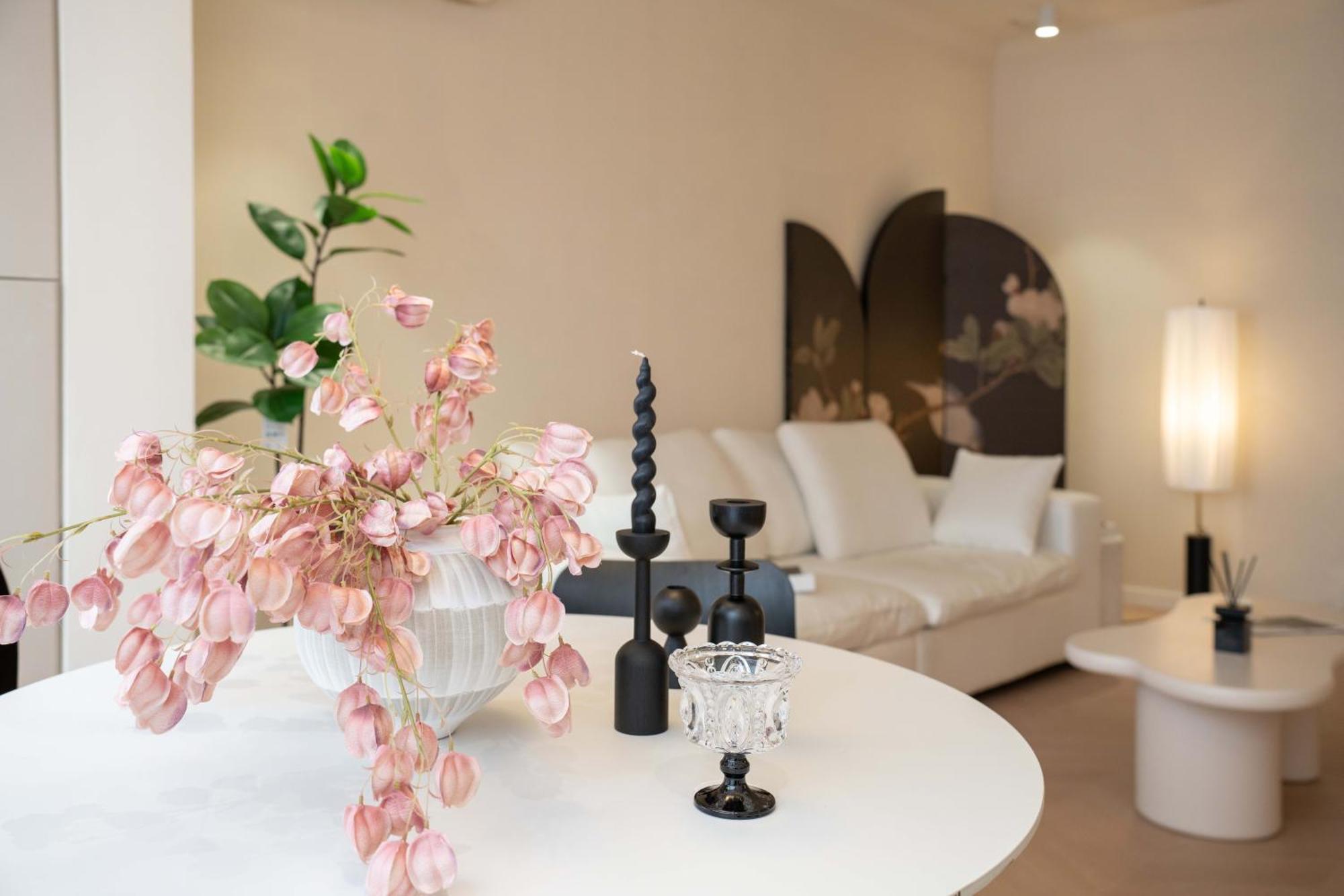 Moli B&b-right On Nanjing East Road The Bund 2-bedrooms With Elevator Ment Near The Subway Apartment