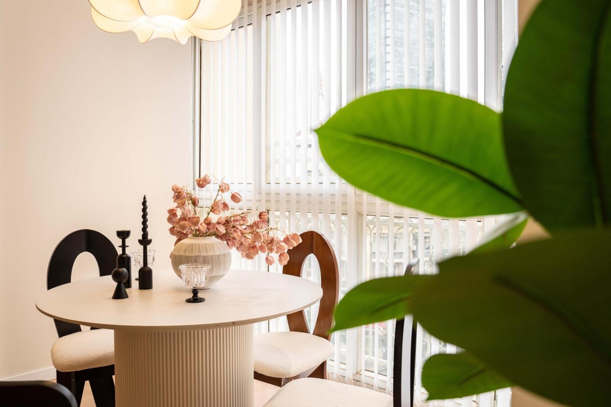 Moli B&b-right On Nanjing East Road The Bund 2-bedrooms With Elevator Ment Near The Subway Apartment