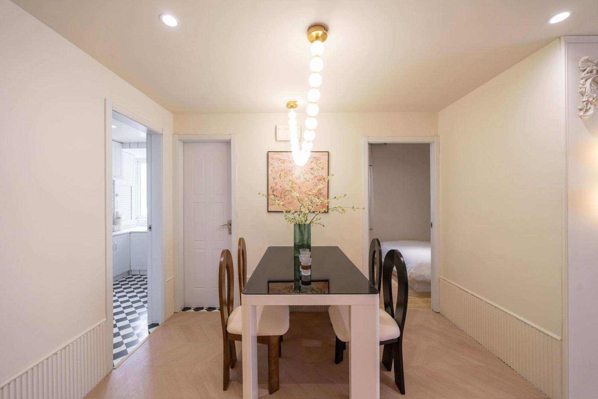 Moli B&b-right On Nanjing East Road The Bund 2-bedrooms With Elevator Ment Near The Subway