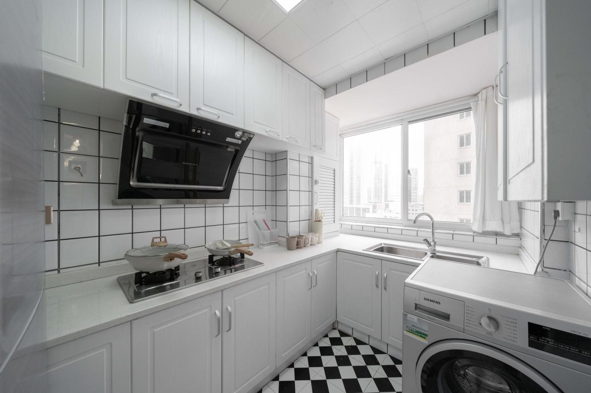 Moli B&b-right On Nanjing East Road The Bund 2-bedrooms With Elevator Ment Near The Subway Apartment *