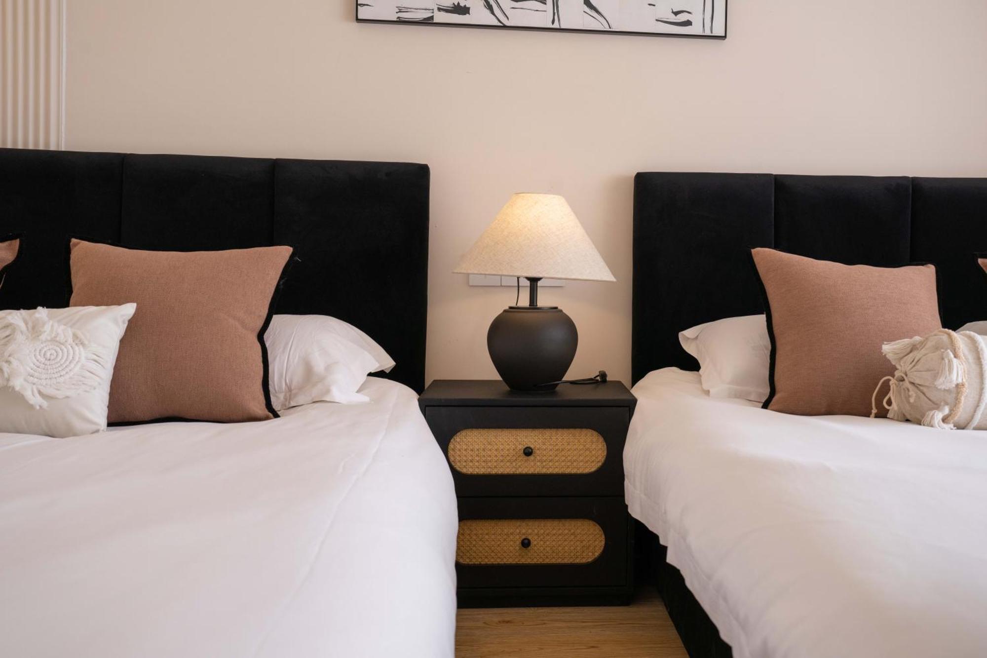 Moli B&b-right On Nanjing East Road The Bund 2-bedrooms With Elevator Ment Near The Subway *
