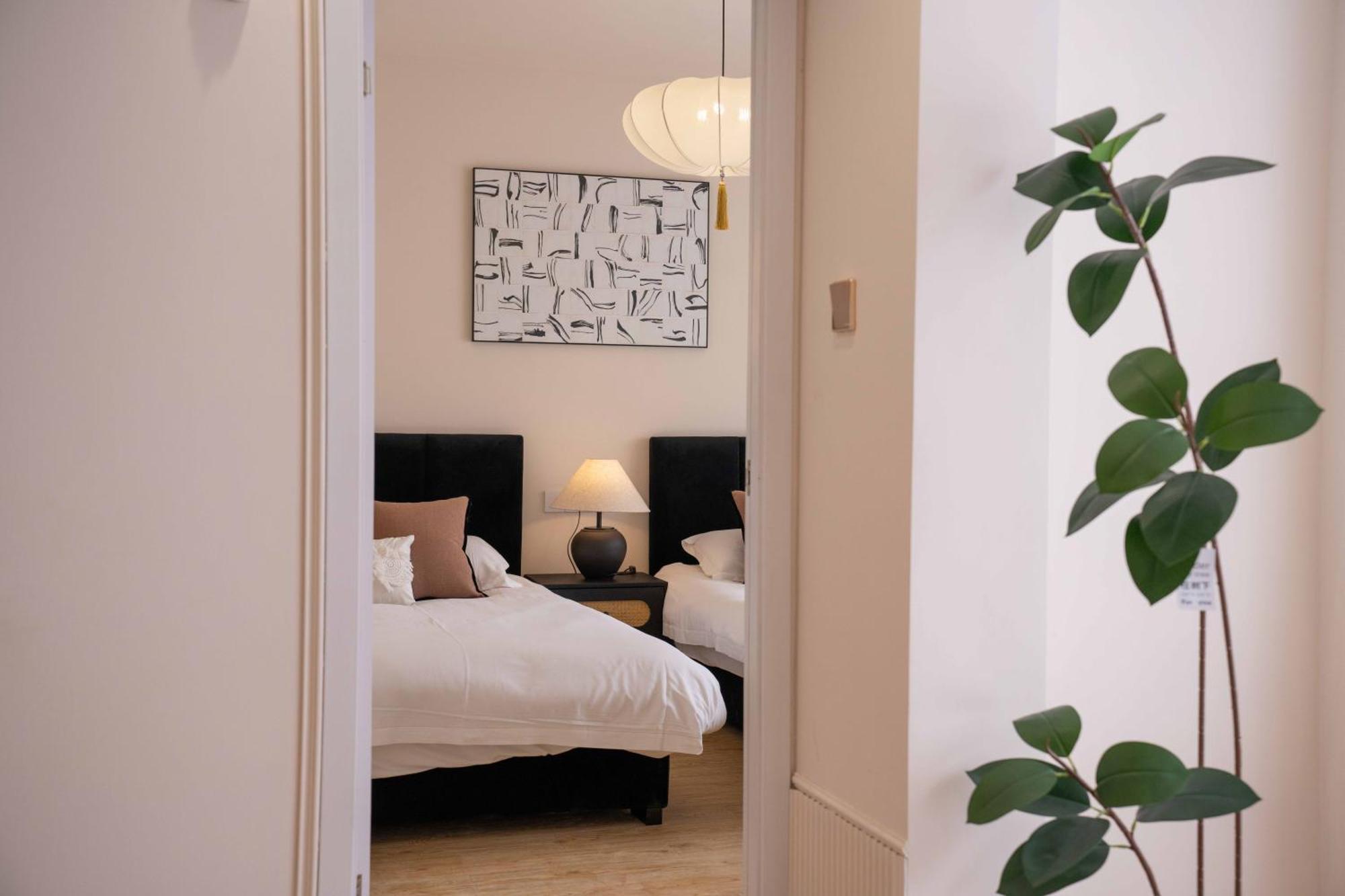 Moli B&b-right On Nanjing East Road The Bund 2-bedrooms With Elevator Ment Near The Subway
