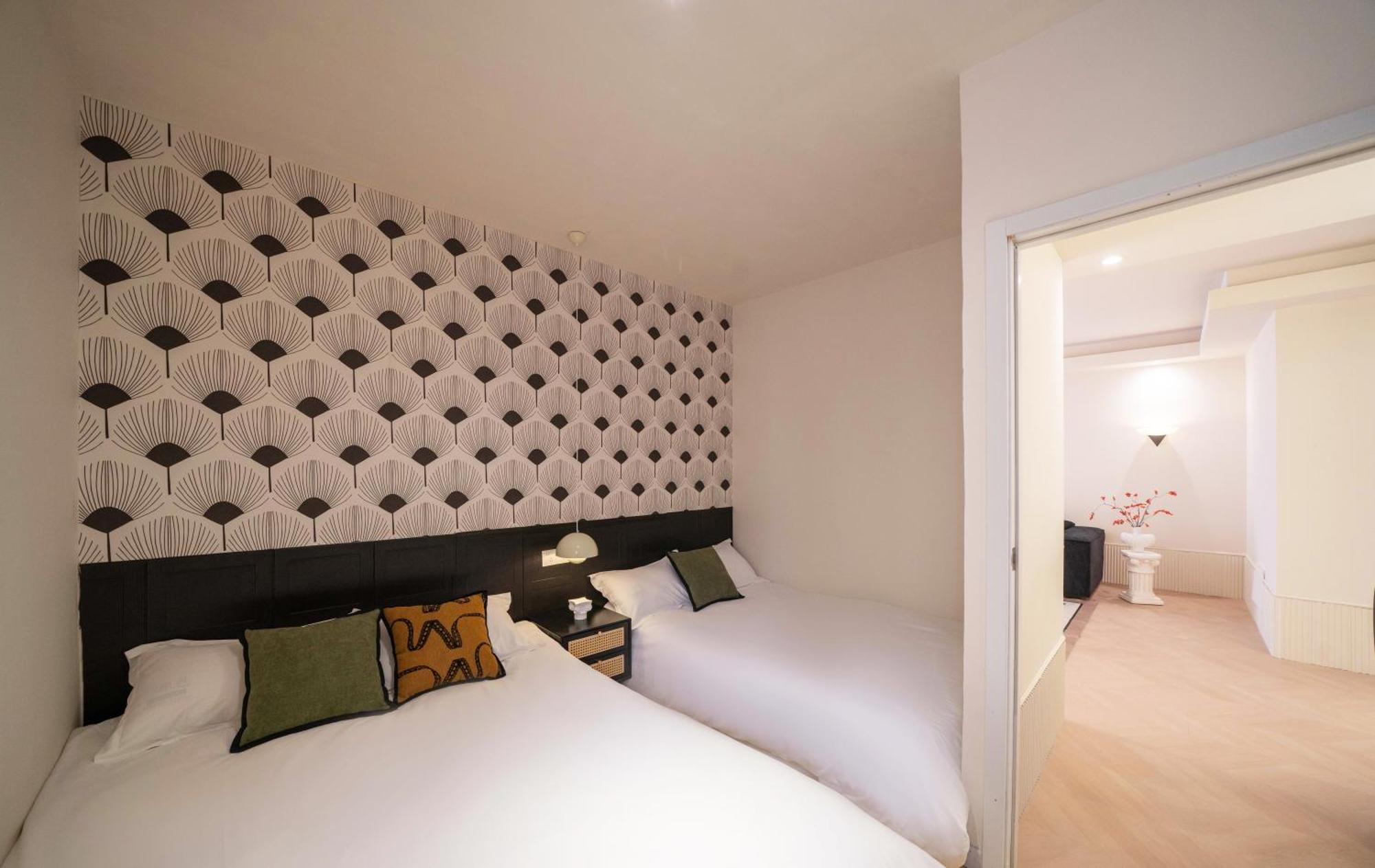 Moli B&b-right On Nanjing East Road The Bund 2-bedrooms With Elevator Ment Near The Subway *