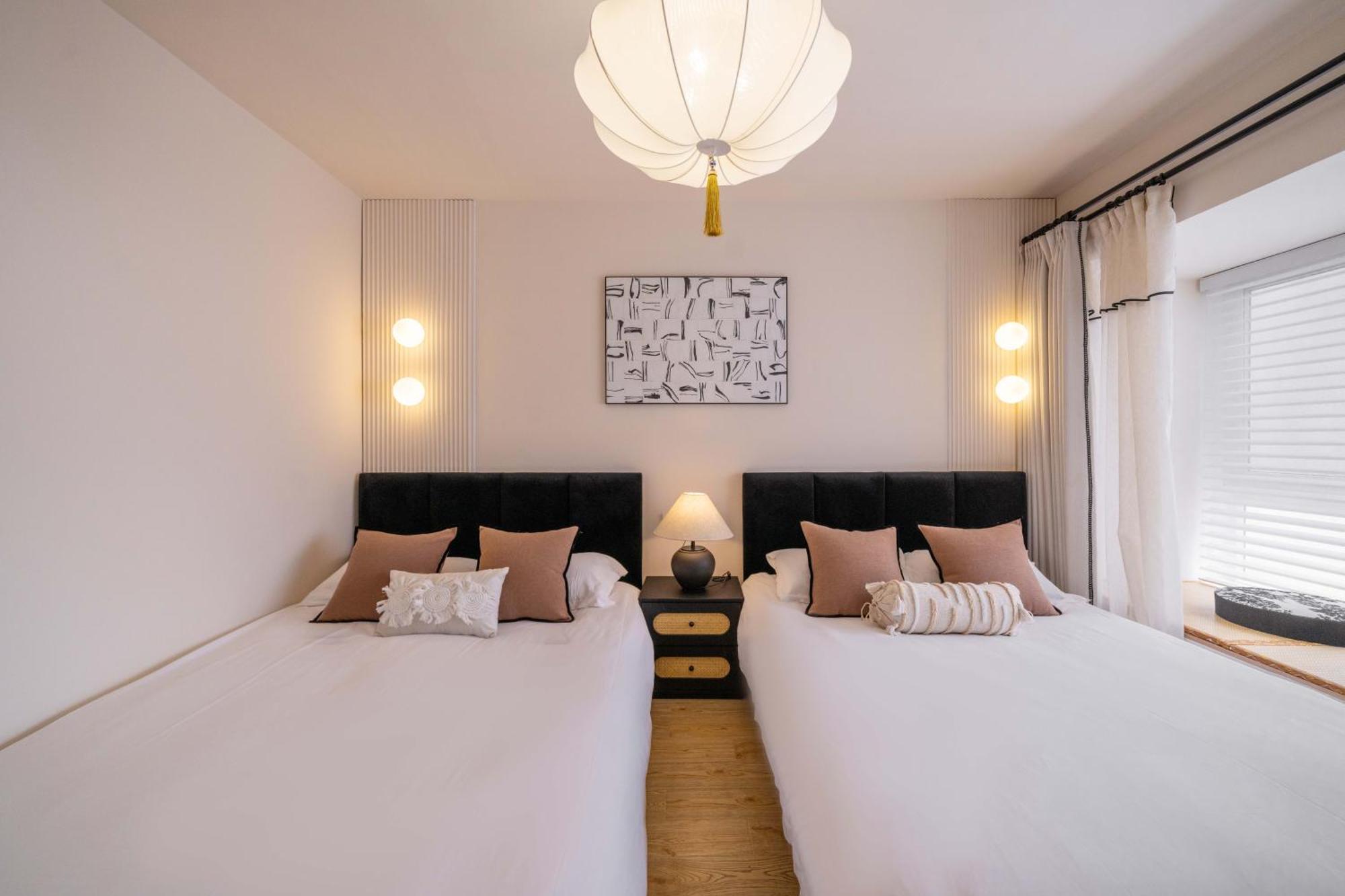 Moli B&b-right On Nanjing East Road The Bund 2-bedrooms With Elevator Ment Near The Subway