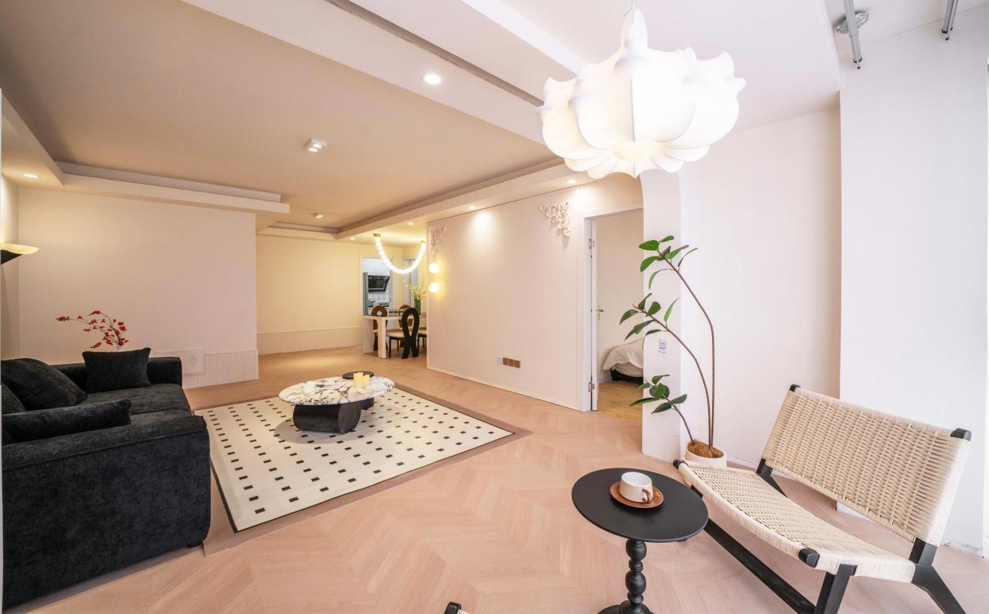 Moli B&b-right On Nanjing East Road The Bund 2-bedrooms With Elevator Ment Near The Subway Apartment *